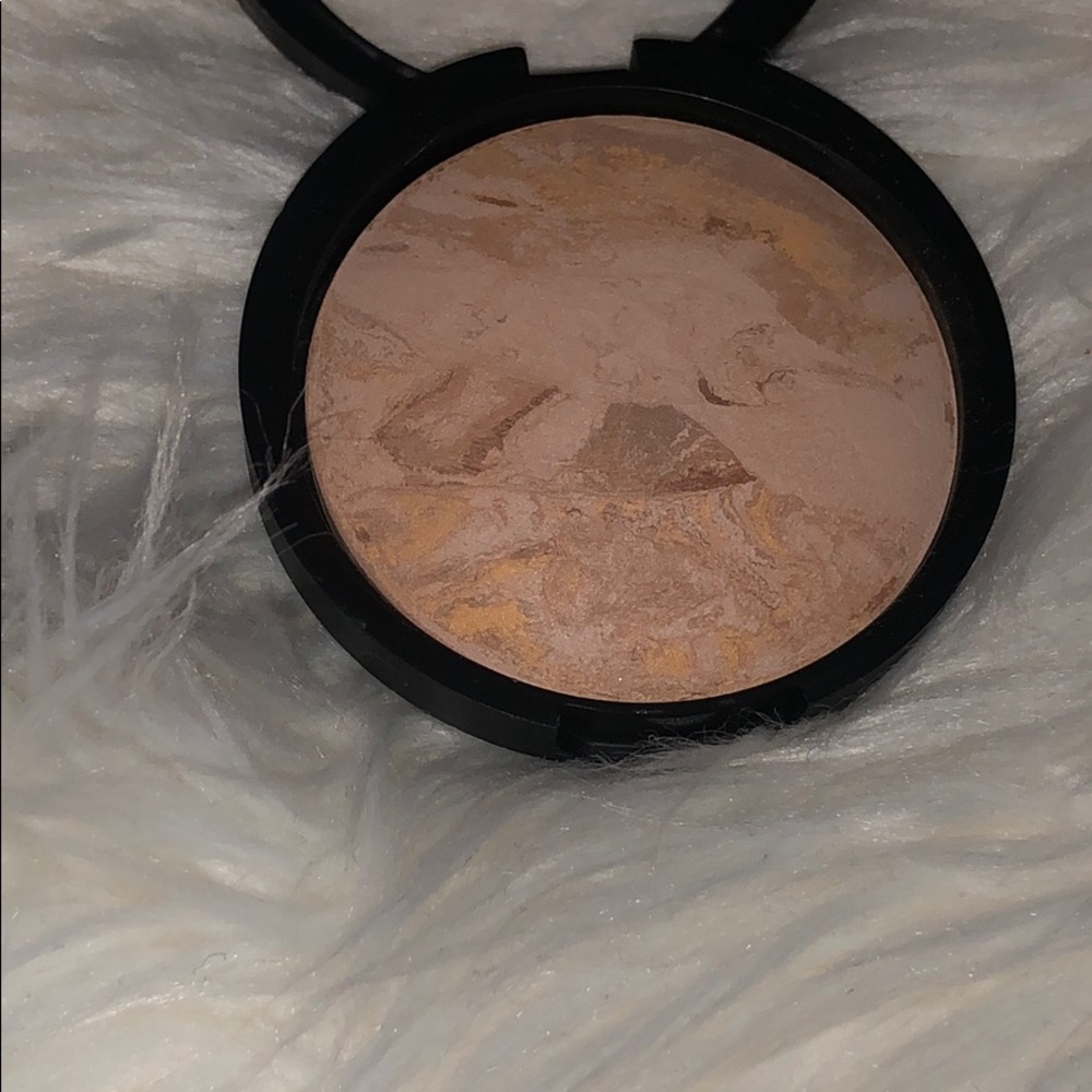 Highlight- Laura Geller